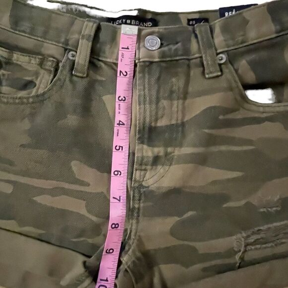 Lucky Brand ~ Camo Denim Shorts ~ Relaxed Fit ~ size 24 ~ NWT - Picture 12 of 13